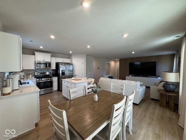 Building Photo - 2743 Sand Hollow Dr