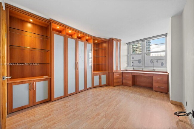 Building Photo - 3301 NE 5th Ave