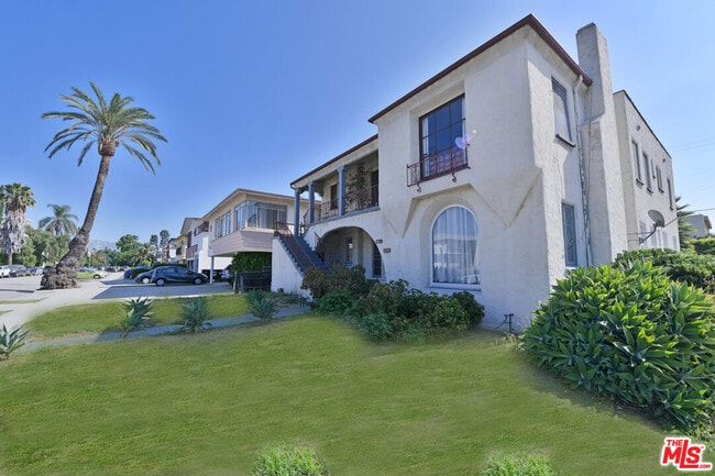 Building Photo - 1068 S Wooster St