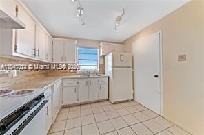 Building Photo - 2025 NE 164th St