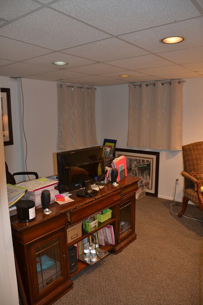 Building Photo - 439 Thorndale Ct