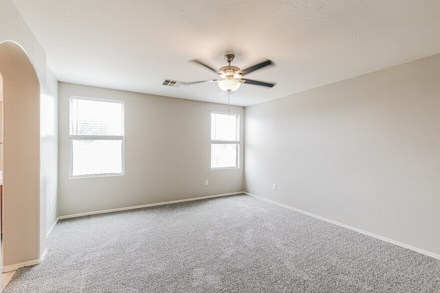 Building Photo - 13519 W San Juan Ct
