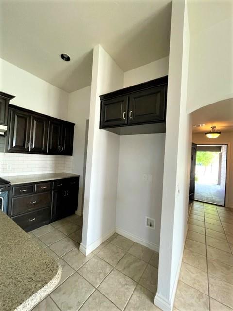 Building Photo - 825 Barbaroot Dr
