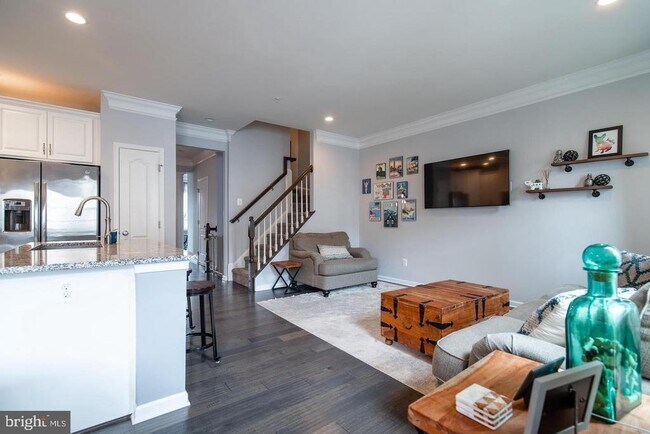 Building Photo - 22567 Naugatuck Square