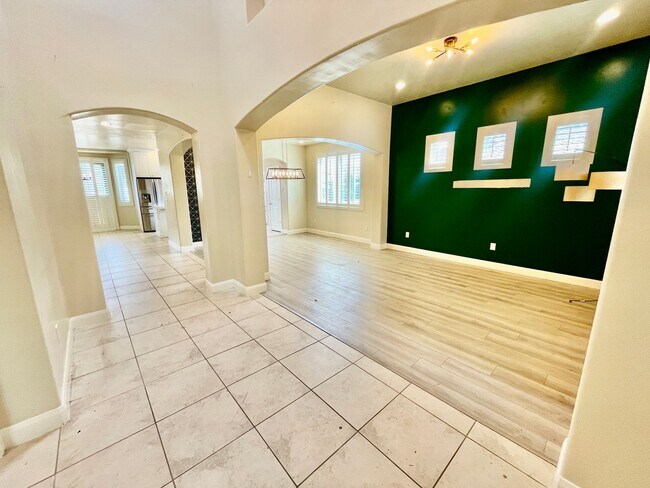 Building Photo - Beautiful Five Bedroom with Office in Desert Hills