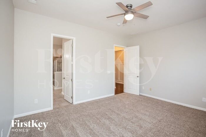 Building Photo - 10892 Mossy Rock Dr