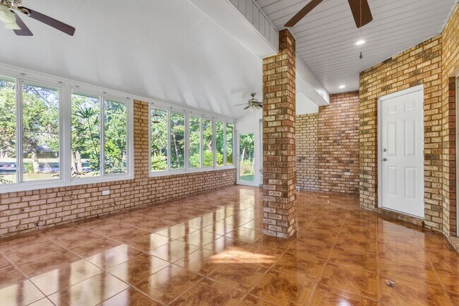 Building Photo - Available October 10th!- Bluewater Bay Bea...