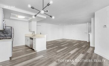 Building Photo - 1533 N Martel Ave