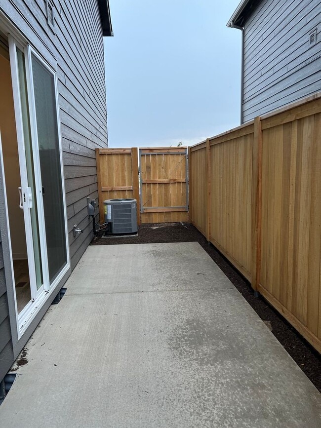 Building Photo - Townhome in Redmond's Dry Canyon Community