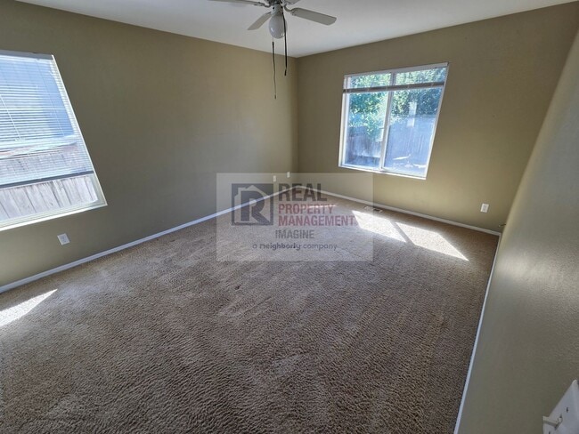 Building Photo - Check out this wonderful 3.0 bedroom, 2.0 ...