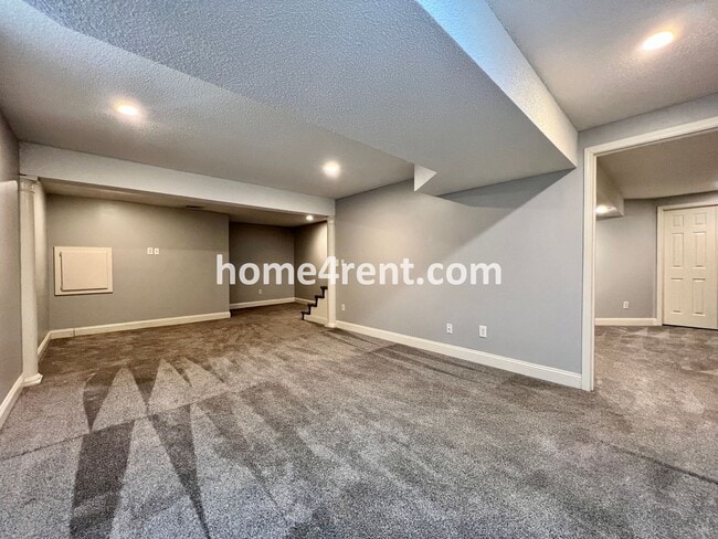 Building Photo - Fantastic Home in Blue Valley Schools w/ Hardwood Floors, Open Layout, Granite Counters, Finished...