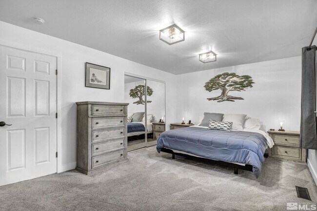 Building Photo - 2655 Parkway Dr