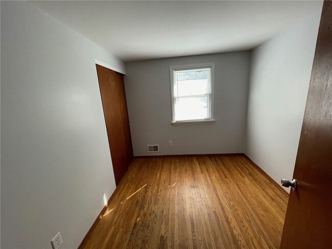 Building Photo - 214 E Spruce St