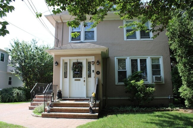 Building Photo - 614 5th Ave