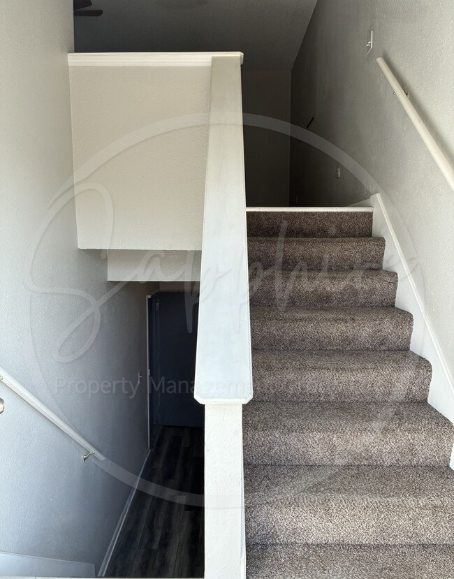 Building Photo - 5623 N Northwood Terrace