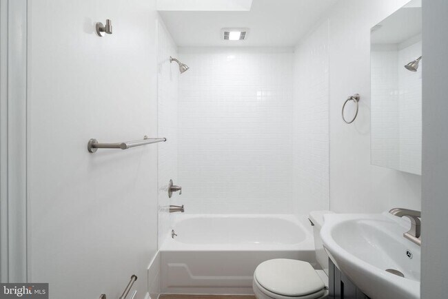 Building Photo - 3869 Terrace St