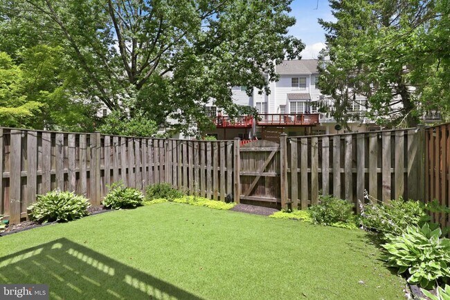Building Photo - 20746 Shoreline Terrace