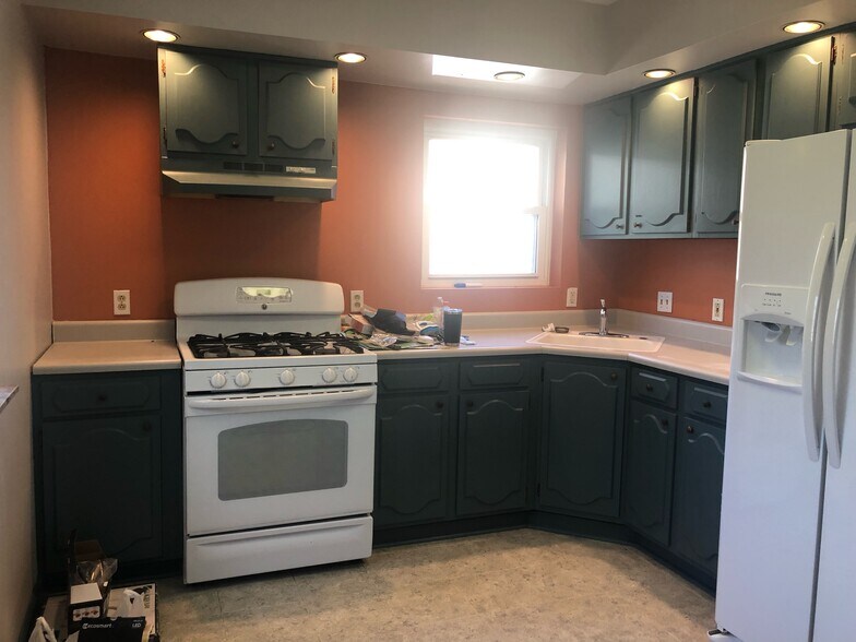 KITCHEN - 1827 Wharton St