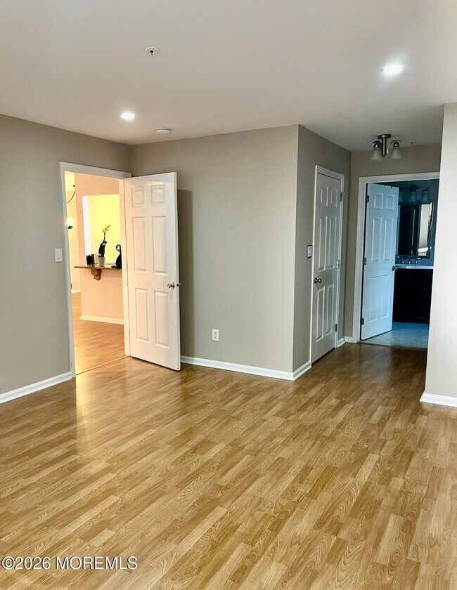 Building Photo - 102 Wedgewood Cir