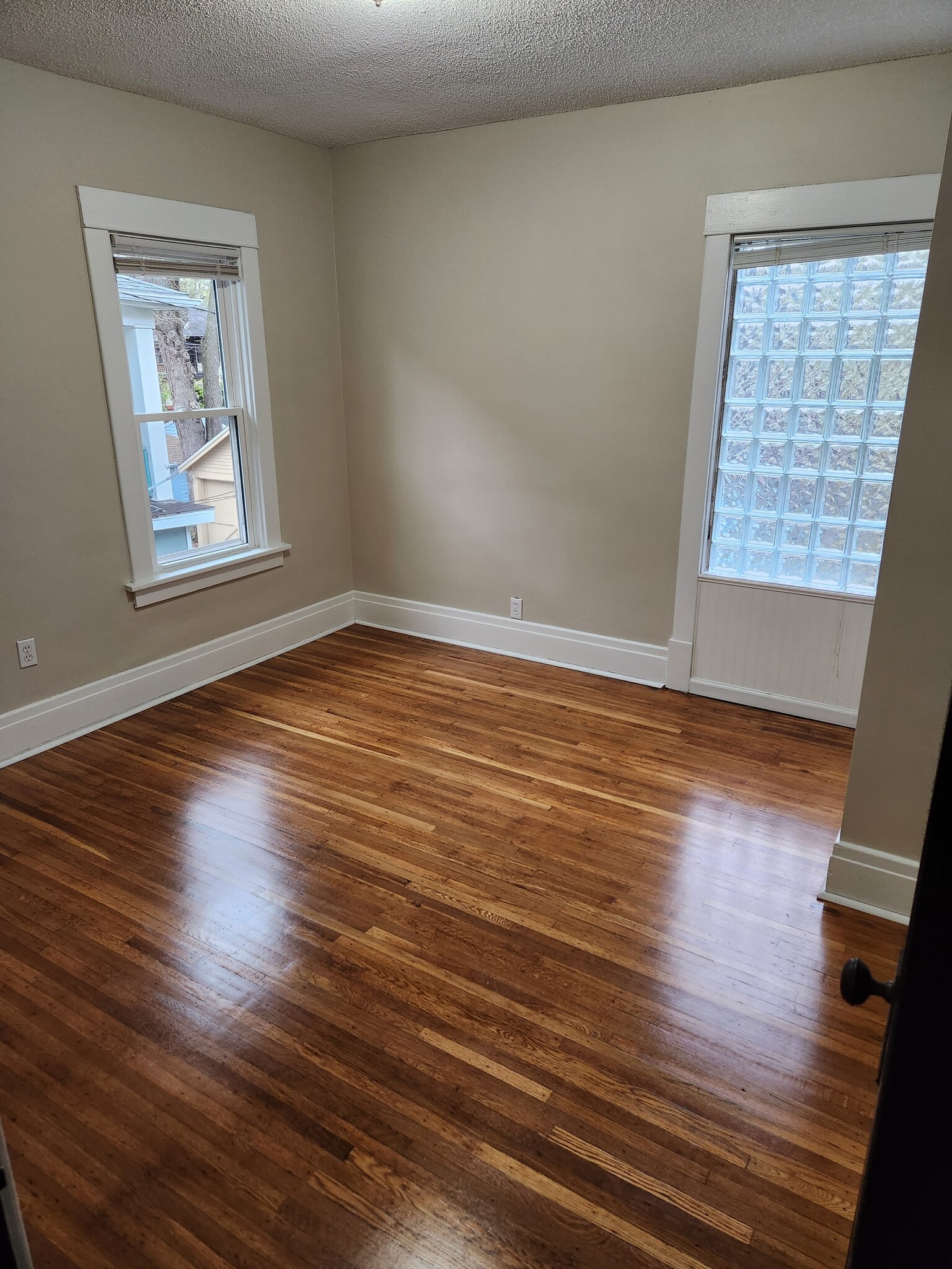 Building Photo - 17 Meriden St