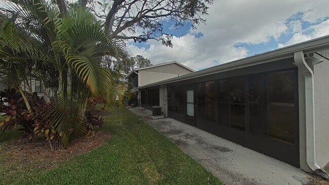 Building Photo - 2131 Ridge Rd S