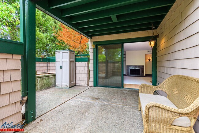 Building Photo - Pacific Terrace | Spacious Condo | Washer/Dryer In Unit