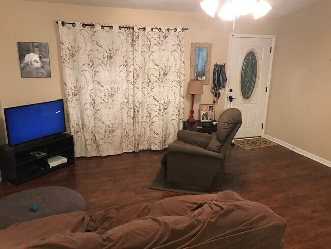 Building Photo - MOVE IN SPECIAL $500.00 OFF FIRST MONTH RE...