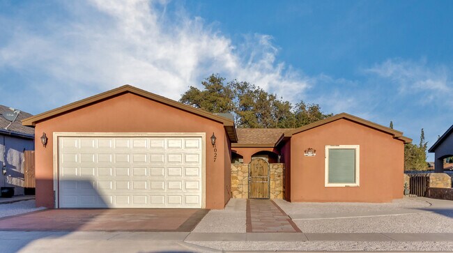 Primary Photo - Home For Rent - Beautiful Single Story Hom...