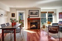Building Photo - Gorgeous Townhouse in Green-Lake Community