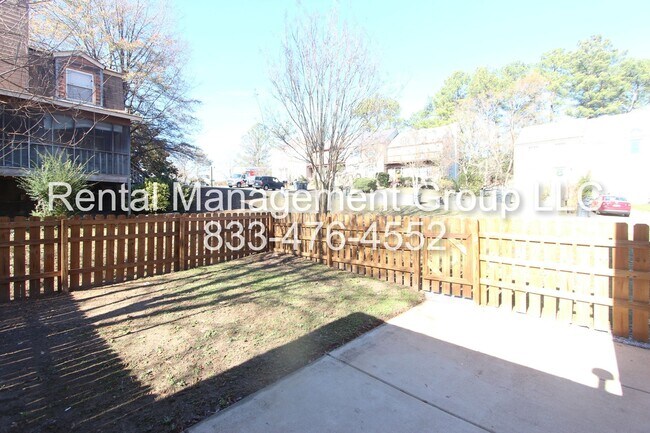 Building Photo - Newly Updated 3BR 2.5BA Townhome in Most Convenient Pelham Location