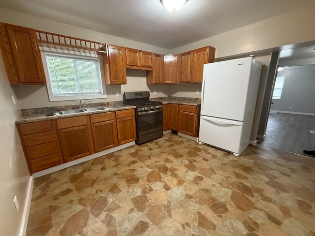 Building Photo - 729 Vine St