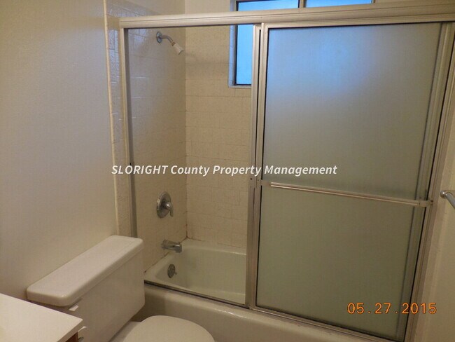 Building Photo - AVAILABLE DECEMBER - 2 bed / 1 Bath Single...