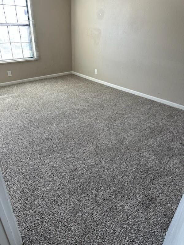 Building Photo - 811 Country Club Dr SE