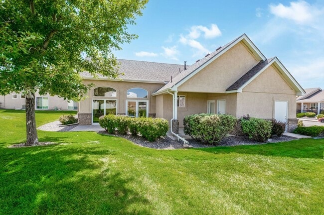 Building Photo - Relaxing townhome in Monument Villas
