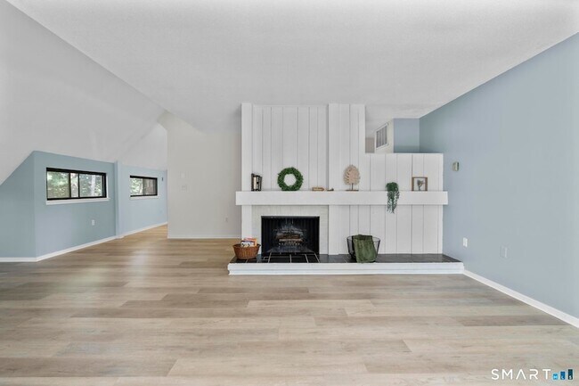 Building Photo - 43 Great Meadow Ln