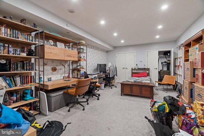 Building Photo - 219 S 18th St