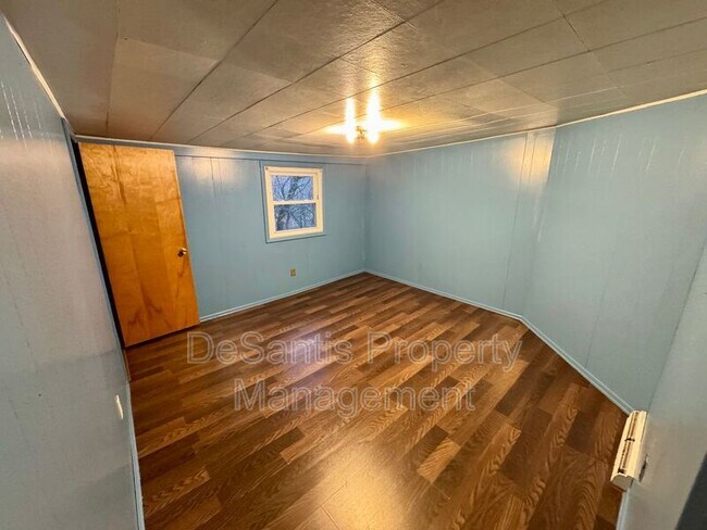 Building Photo - 474 Spang Ave