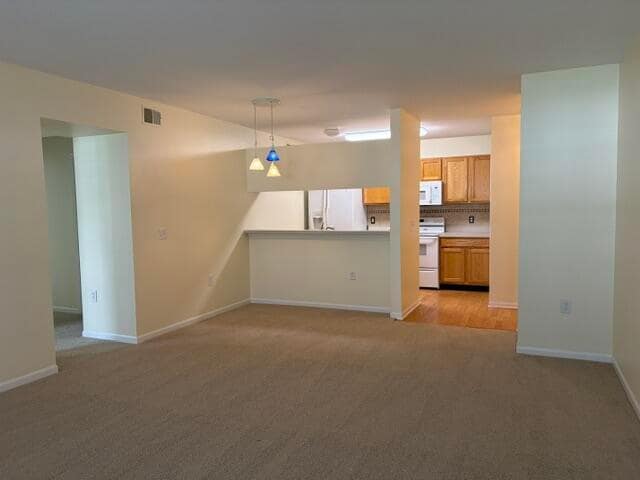 Building Photo - 2736 S Knightsbridge Cir