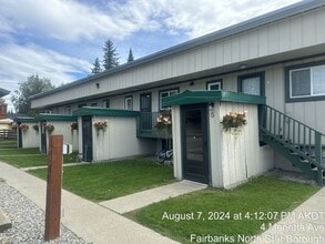 Building Photo - Charming 1 bedroom apt in quiet complex! T...