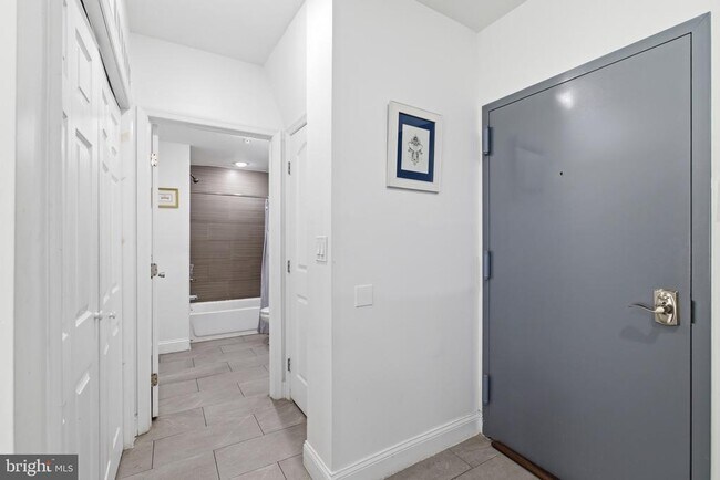 Building Photo - 925 N Broad St