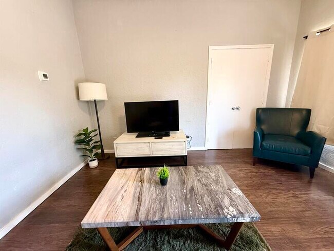 Building Photo - 265 S 700 E
