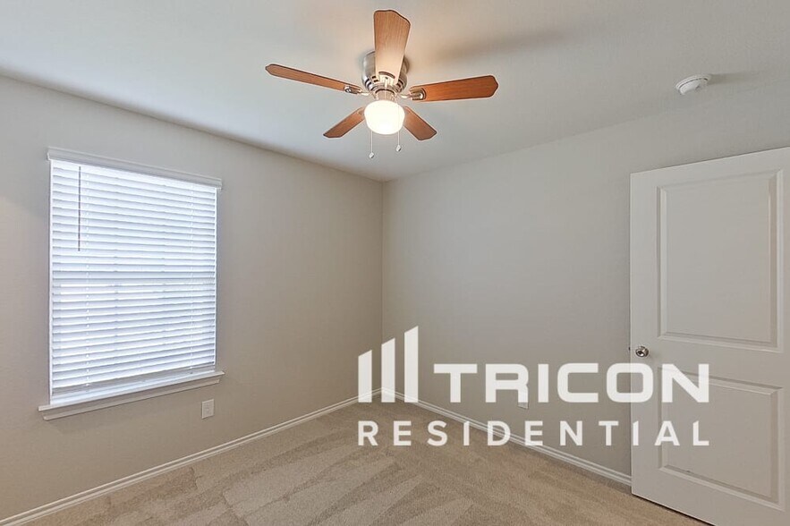 Building Photo - 848 Glover Dr