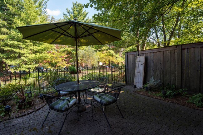 Building Photo - Beautiful Home in the Coveted Gated Commun...