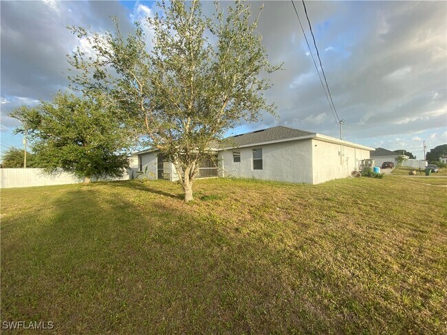 Building Photo - 131 NE 23rd Terrace