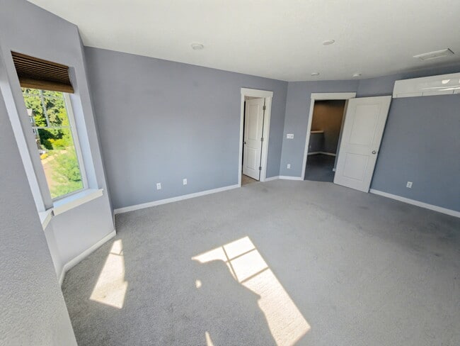 Building Photo - 588 SW 197th Pl