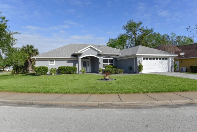 Building Photo - 11 Manderley Ln