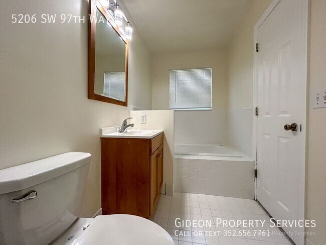 Building Photo - 5206 SW 97 Way