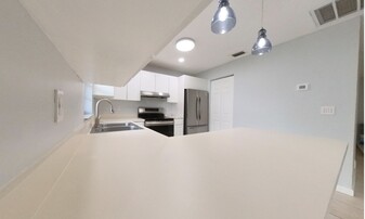 Building Photo - 141 NE 17th Ct