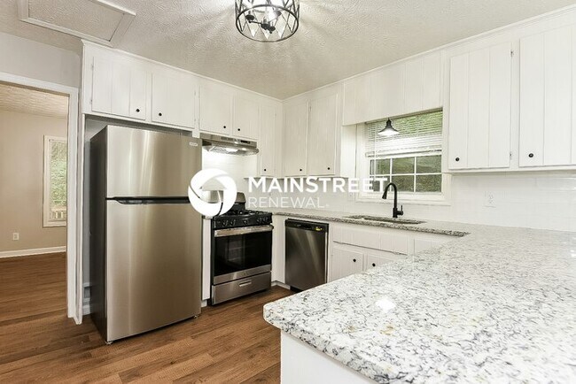 Building Photo - 4 Bedroom Pet-Friendly Home in Marietta, GA with Main Street Renewal
