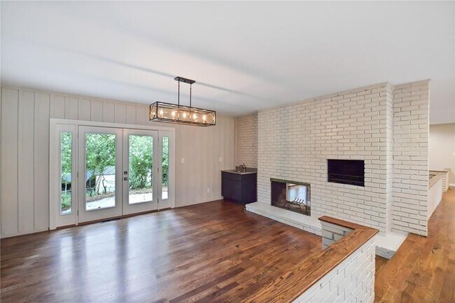 Building Photo - 4176 Triple Creek Ct NE